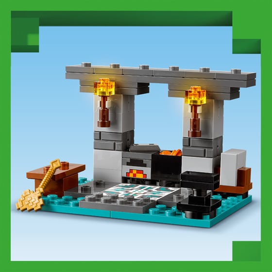 LEGO® Minecraft The Armory (21252) image 4