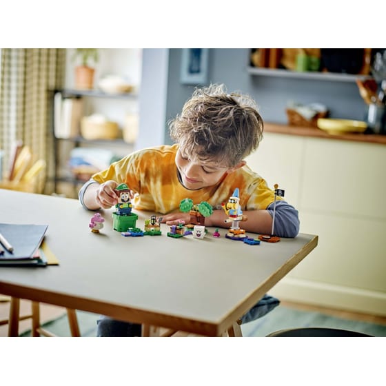 LEGO® Super Mario™ Adventures with Interactive LEGO® Luigi™ (71440) image 5