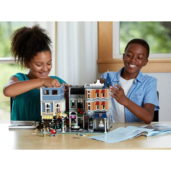 LEGO® Creator Assembly Square (10255) image 4