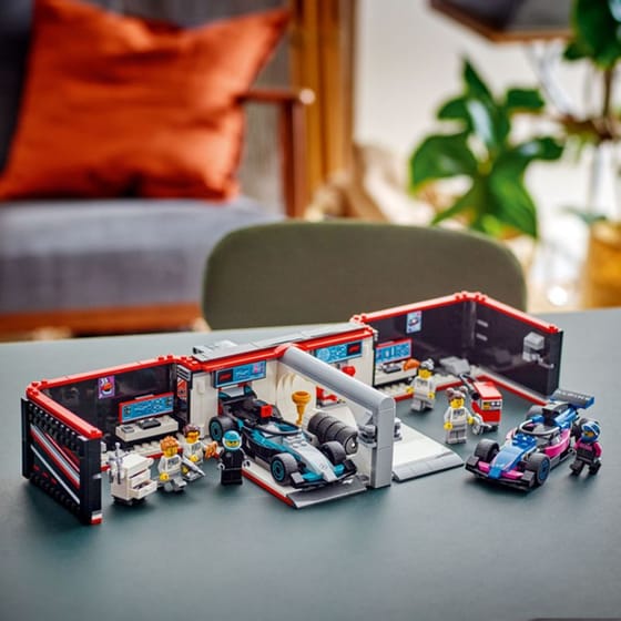 LEGO® City F1® Garage & Mercedes-AMG & Alpine Cars (60444) image 11