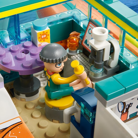 LEGO® Friends Sea Rescue Boat (41734) image 8