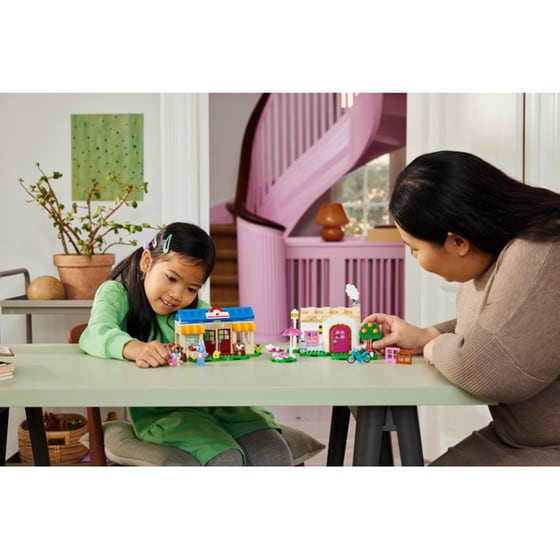 LEGO® Animal Crossing Nook's Cranny & Rosie's House (77050) image 6