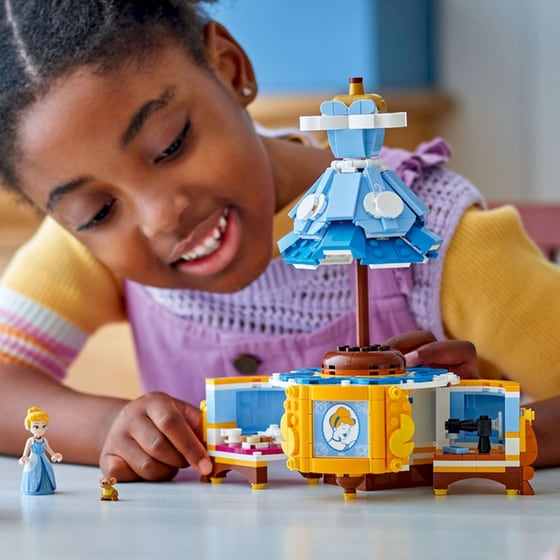 LEGO Disney Cinderella's Dress (43266) image 3