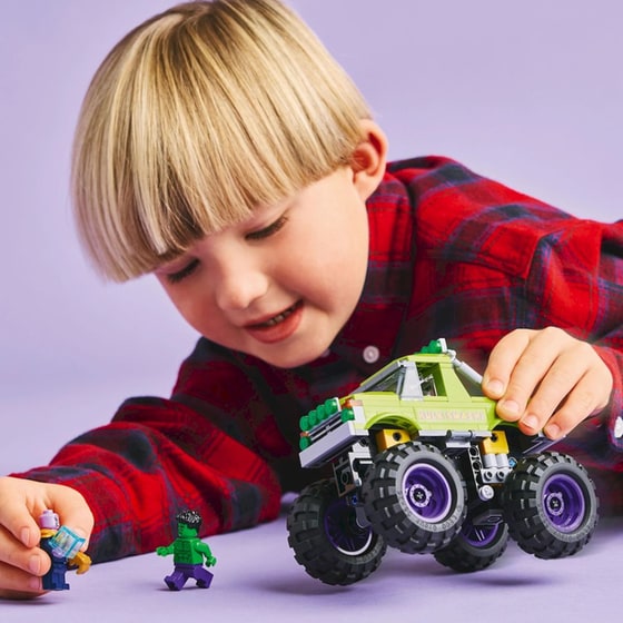 LEGO Marvel The Hulk Truck vs. Thanos (76312) image 3