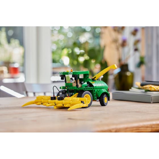 LEGO® Technic John Deere 9700 Forage Harvester (42168) image 5