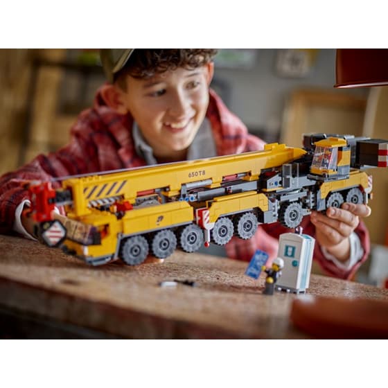 LEGO® City Yellow Mobile Construction Crane (60409) image 4
