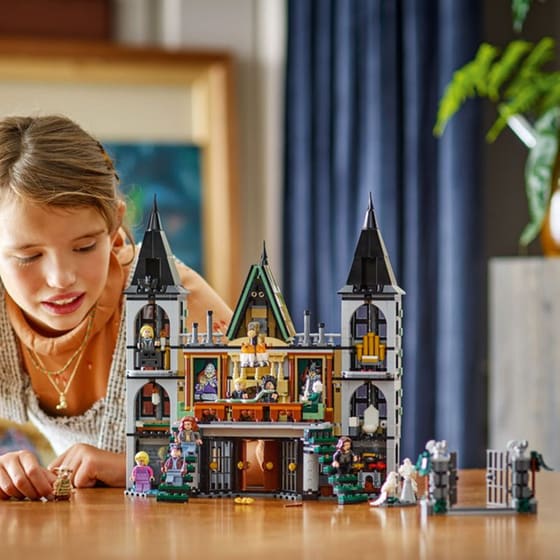 LEGO® Harry Potter Malfoy Manor (76453) image 10