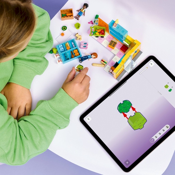 LEGO® Friends Heartlake City Convenience Store (42680) image 4