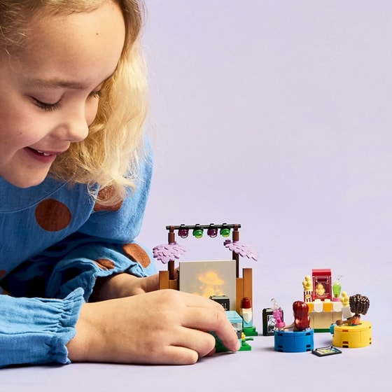 LEGO® Friends Friendship Movie Night (42642) image 9