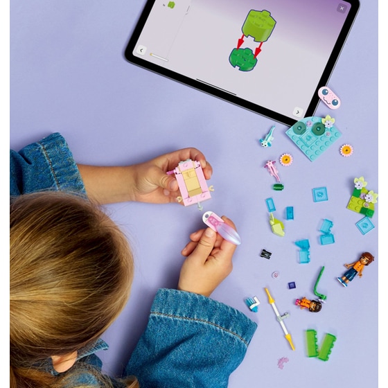 LEGO® Friends Axolotl Adventure Boat (42681) image 4