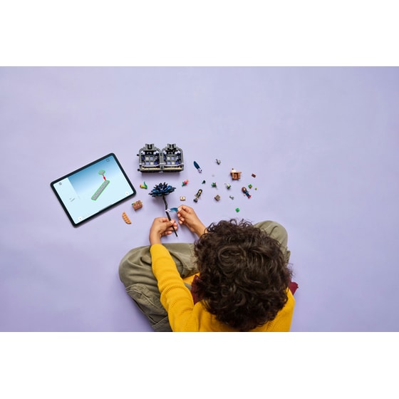 LEGO® Wednesday Black Dahlia Flower (76784) image 4