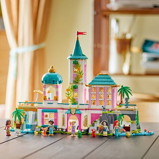 LEGO® Disney Princess Κάστρο Πριγκιπισσών & Βασιλικά Κατοικίδια (43267) image 2