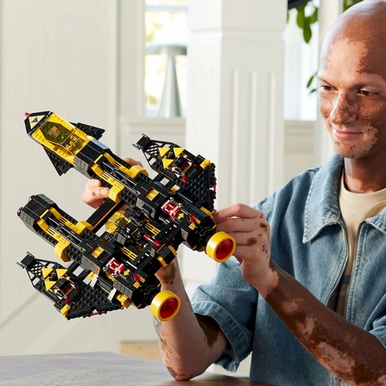 LEGO Icons Blacktron Renegade (10355) image 3