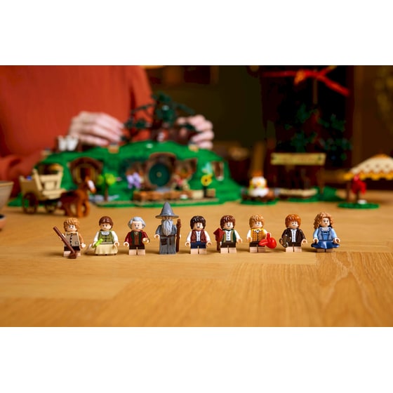 LEGO® Icons The Lord of the Rings: The Shire™ (10354) image 4
