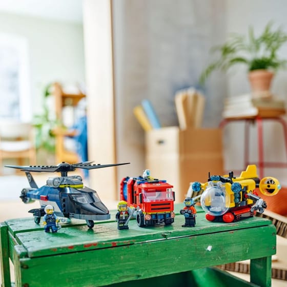 LEGO® City Helicopter, Fire Truck & Submarine Remix (60462) image 10