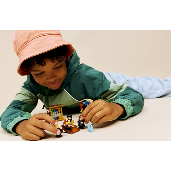 LEGO® Harry Potter Hogwarts™ Castle: Sorting Hat™ Ceremony (76460) image 4