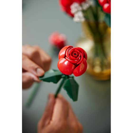 LEGO® Icons Bouquet of Roses (10328) image 15