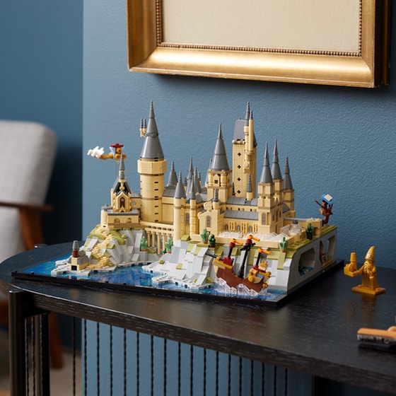 LEGO® Hogwarts™ Castle and Grounds (76419) image 6