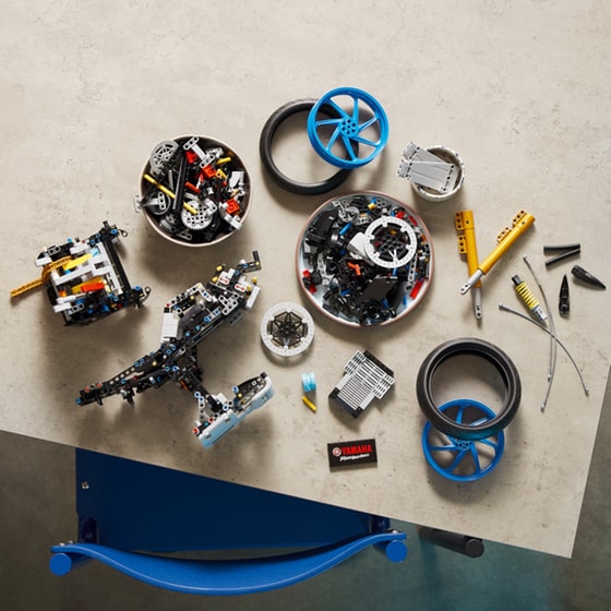 LEGO® Technic Yamaha MT-10 SP (42159) image 4