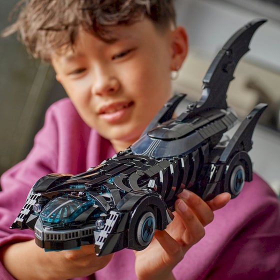 LEGO® DC Batman™ Batman Forever™ Batmobile™ (76304) image 3
