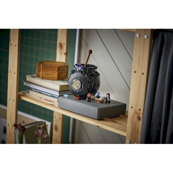 LEGO® Harry Potter Cauldron: Secret Potions Classroom (76464) image 4