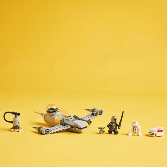 LEGO® Star Wars™ Mando and Grogu's N-1 Starfighter™ (75410) image 9