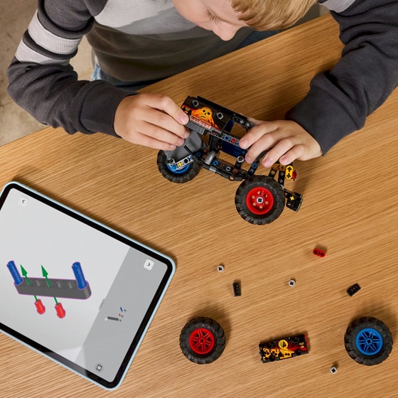 LEGO® Technic Monster Jam™ Grave Digger™ Fire and Ice (42219) image 4