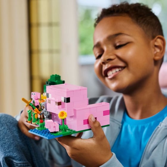 LEGO® Minecraft The Baby Pig House (21268) image 11
