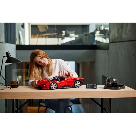 LEGO® Technic Ferrari Daytona SP3 (42143) image 7