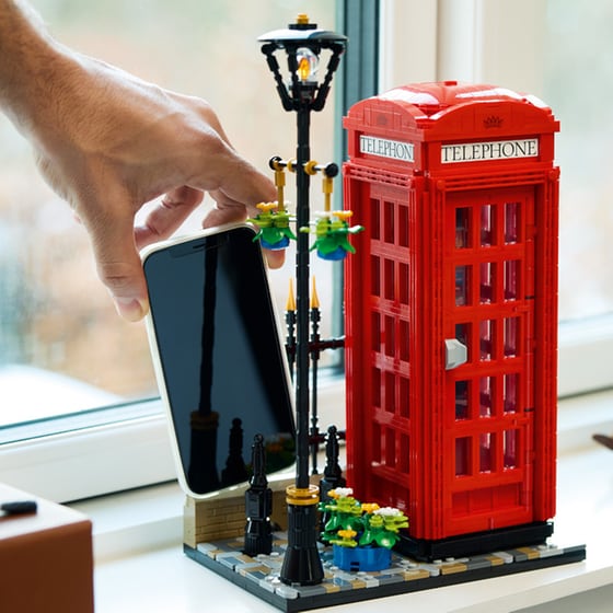 LEGO® Ideas Red London Telephone Box (21347) image 7