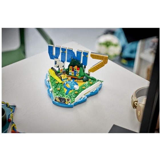 LEGO® Edition Football Vini Jr. (43027) image 14