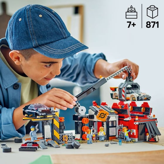 LEGO® City Scrapyard with Cars (60472) image 7