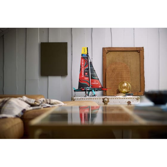 LEGO® Technic Emirates Team New Zealand AC75 Yacht (42174) image 6