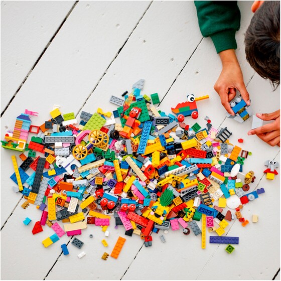 LEGO® Classic 90 Years of Play (11021) image 6