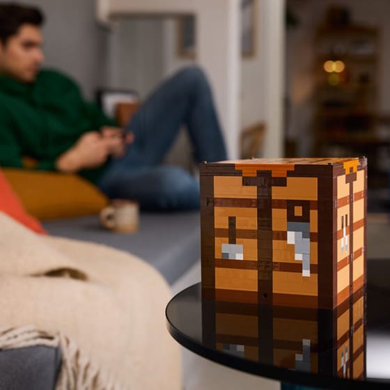 LEGO® Minecraft The Crafting Table (21265) image 18