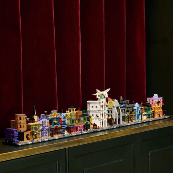 LEGO® Harry Potter Diagon Alley™ Wizarding Shops (76444) image 11