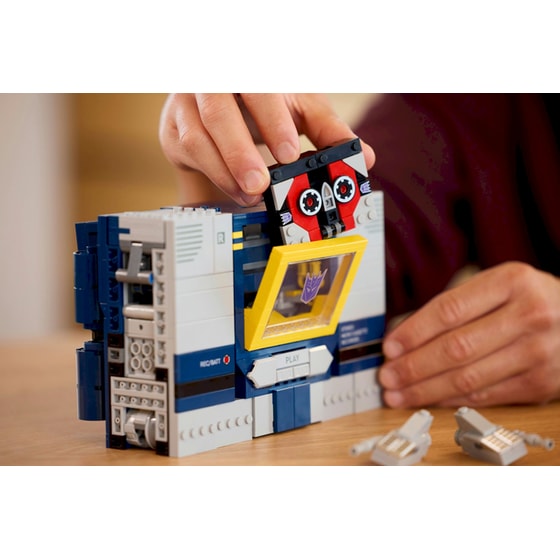LEGO® Icons Transformers: Soundwave (10358) image 4