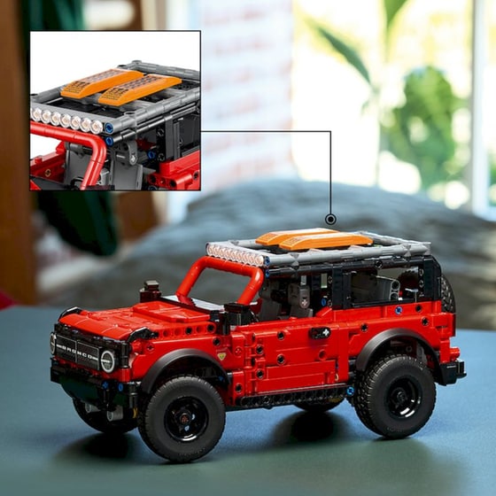 LEGO® Technic™ Ford Bronco® SUV (42213) image 7