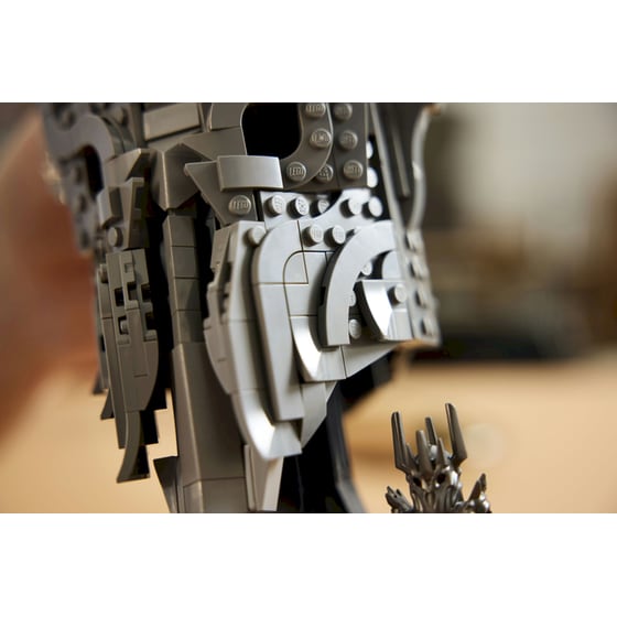 LEGO® Icons The Lord of the Rings: Sauron's Helmet (11373) image 5