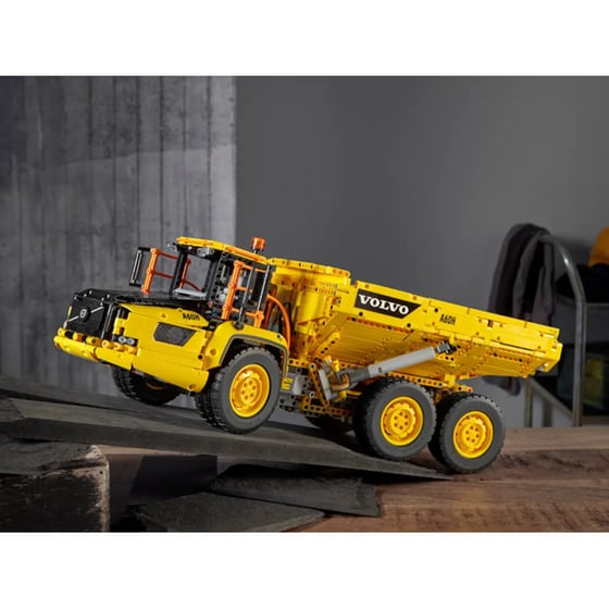 LEGO® Technic App-Controlled 6x6 Volvo Articulated Hauler (42114) image 3
