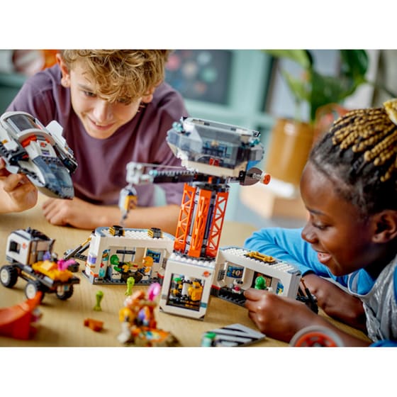 LEGO® City Space Base and Rocket Launchpad (60434) image 7