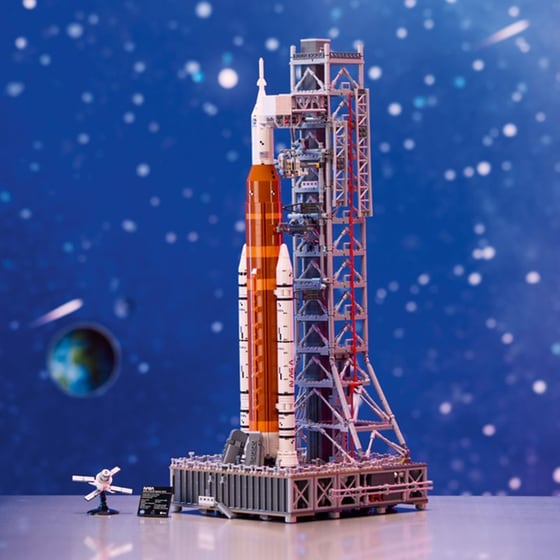 LEGO® Icons NASA Artemis Space Launch System (10341) image 11