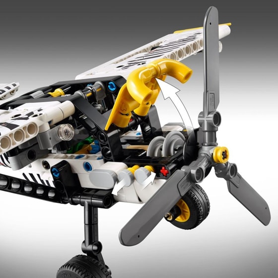 LEGO® Technic Bush Plane (42198) image 6