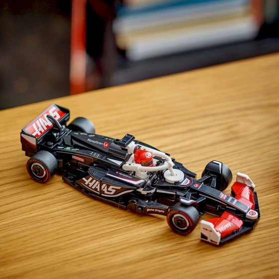 LEGO® Speed Champions MoneyGram Haas F1® Team VF-24 (77250) image 9