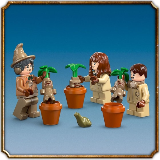 LEGO® Harry Potter Hogwarts™ Castle: Herbology Class (76445) image 10