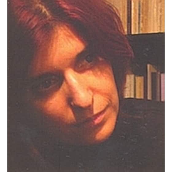 Ένα παιδί παίζει με τα σύννεφα image 1