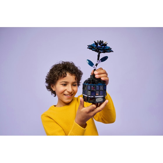 LEGO® Wednesday Black Dahlia Flower (76784) image 5