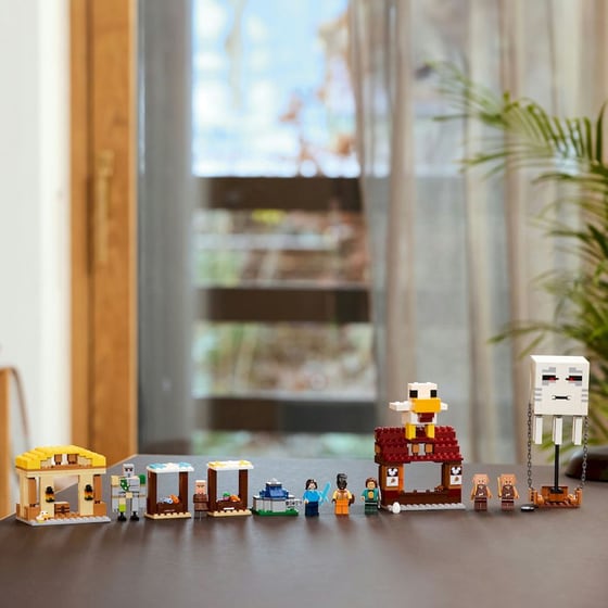 LEGO® Minecraft Movie The Ghast Balloon Village Attack (21273) image 9