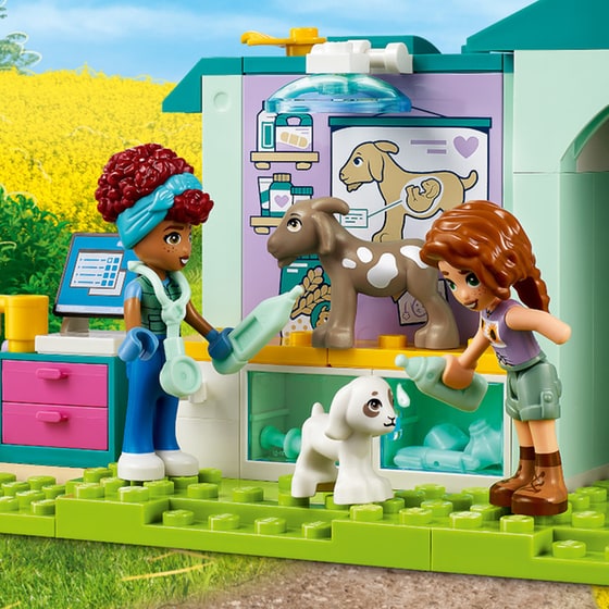LEGO® Friends Farm Animal Vet Clinic (42632) image 6