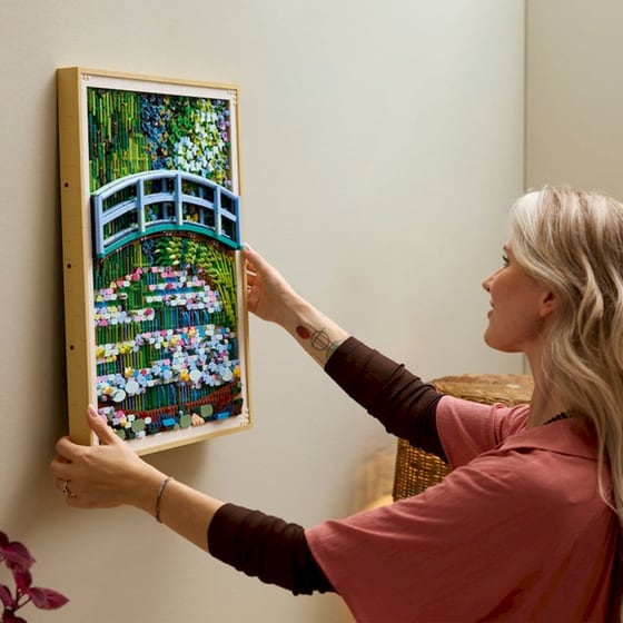 LEGO® Art Claude Monet – Bridge over a Pond of Water Lilies (31220) image 8